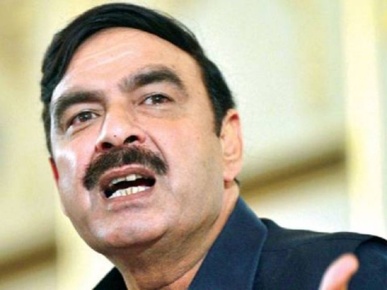شیخ رشید کا ٹرینوں کے کرایوں میں مزید اضافے کا عندیہ