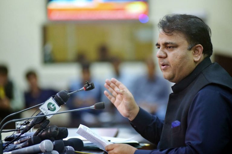 ’ٹینک بنا رہے ہیں، کاریں نہیں بنا سکتے‘