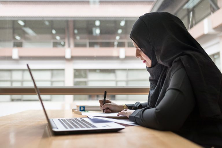 سعودی عرب میں 50 فیصد آن لائن شاپس خواتین چلا رہی ہیں