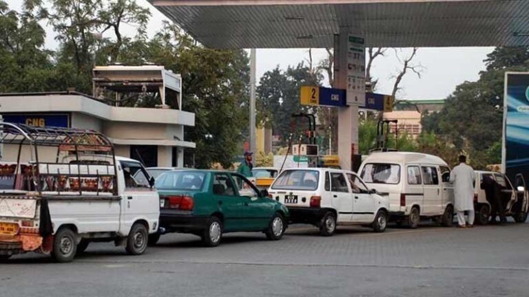 لاہور میں 10 سال میں 67 پیٹرول پمپس اور سی این جی اسٹیشن کو این او سی جاری کیے گئے