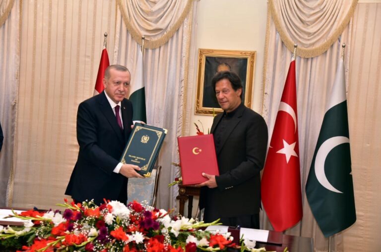 پاکستان اور ترکی کے مابین عسکری تربیت ، توانائی، سیاحت سمیت 13 ایم او یوز پر دستخط