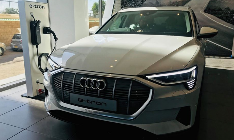 Audi نے بجلی سے چلنے والی کار پاکستان میں متعارف کروادی