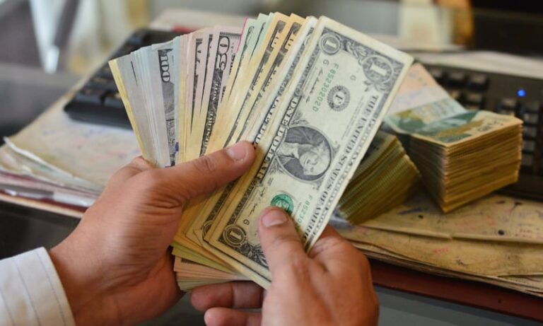 ڈالر کی اُڑان جاری، تین روز میں 4.05 روپے کا اضافہ