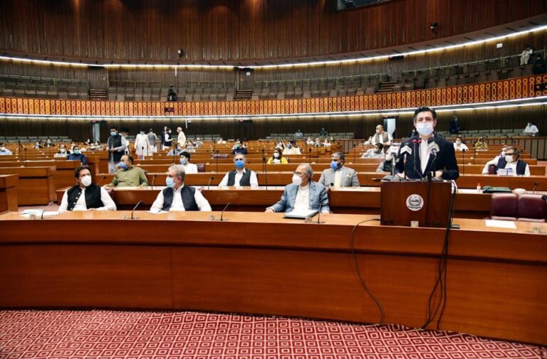 71 کھرب 37 ارب روپے کا وفاقی بجٹ پیش، کوئی نیا ٹیکس نہیں لگایا گیا