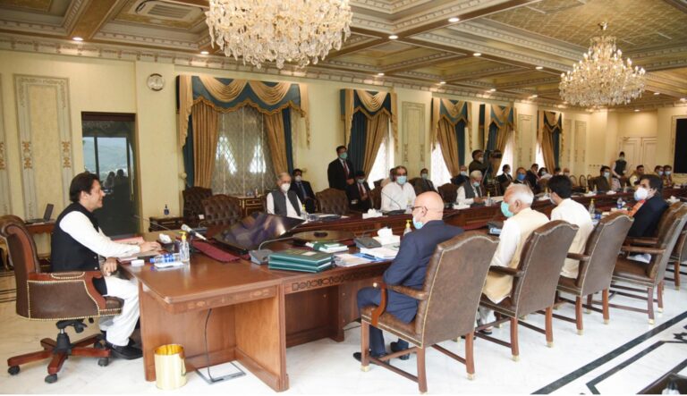 کابینہ اجلاس: وزیر اعظم کا پٹرولیم مصنوعات کی قلت کا نوٹس، 48 گھنٹوں میں سپلائی یقینی بنانے کا حکم