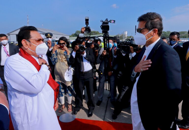 وزیر اعظم عمران خان دو روزہ دورہ پر سری لنکا پہنچ گئے