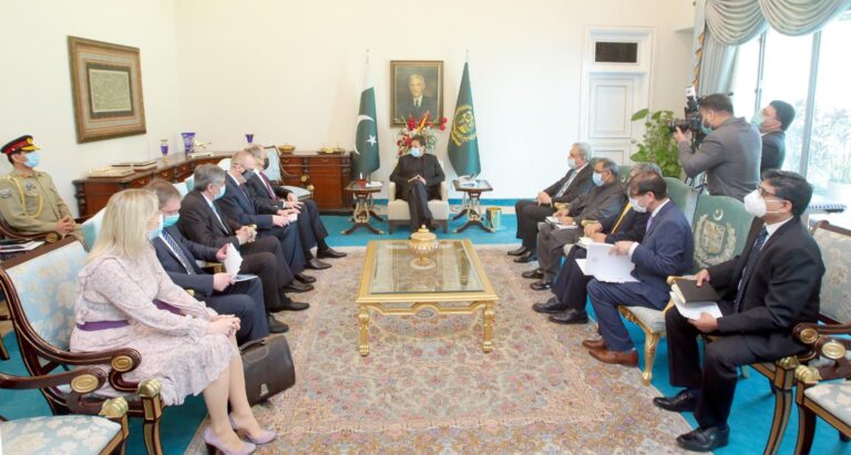 پاکستان کا روس کیساتھ کورونا ویکسین مقامی سطح پر تیار کرنے پر غور