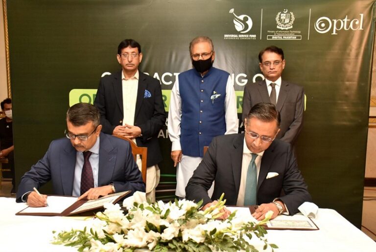 سندھ: براڈ بینڈ سروس، آپٹیکل فائبر کیبل بچھانے کیلئے 8.48 ارب مالیت کے 9 منصوبے شروع