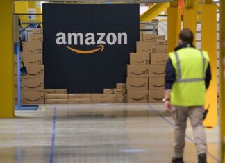 amazon how an online book store became trillion dollar ecommerce giant