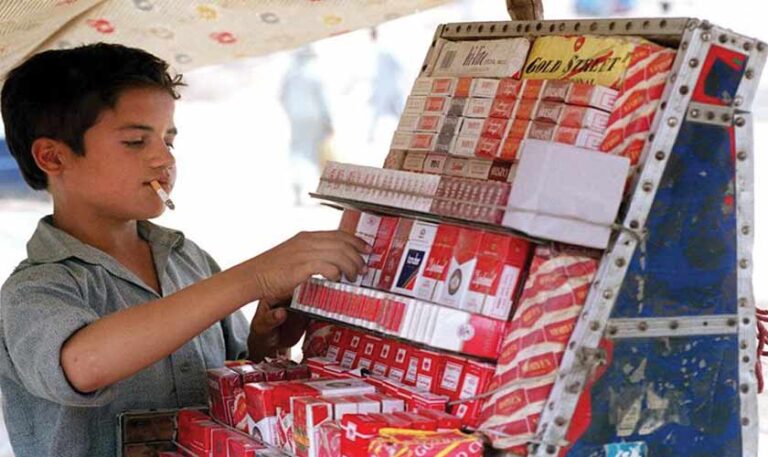 تمباکو پر ٹیکس بڑھا کر چھوٹے دکانداروں کو بااختیار بنایا جا سکتا ہے
